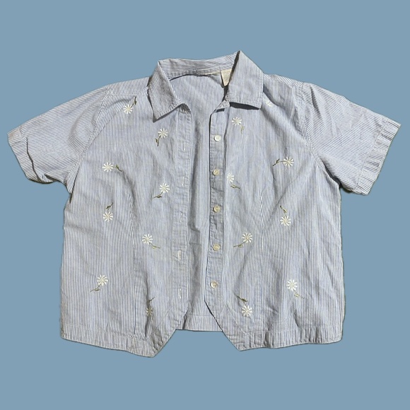 American Vintage Tops - Westport LTD Vintage Embroidered Floral Detail Button Down Shirt